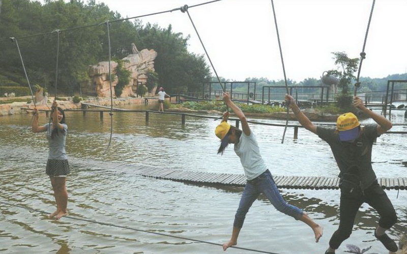 牛魚嘴風景區(qū)的秋千橋