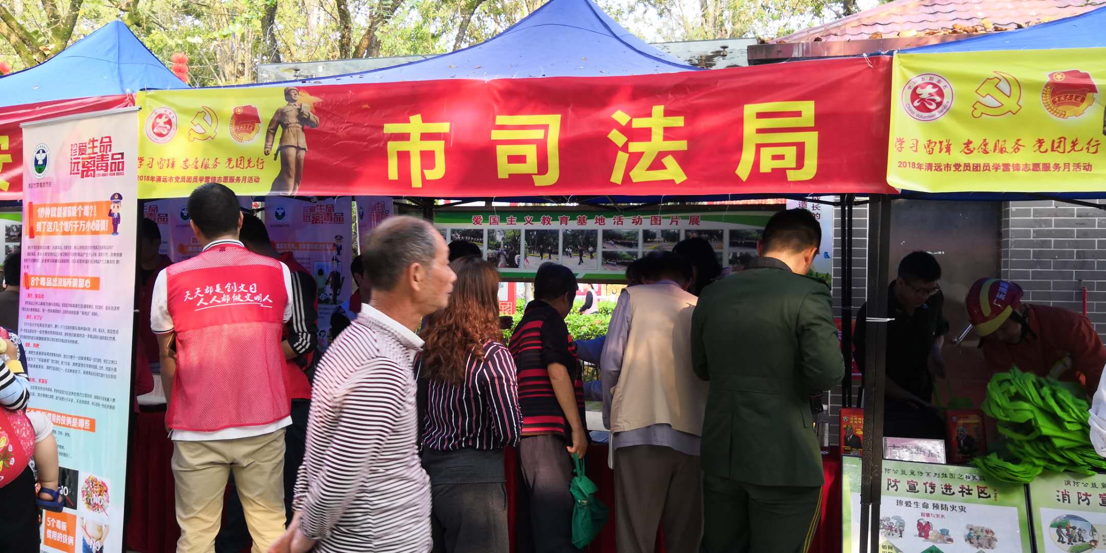 3月5日，市司法局、市委普法辦在清城區(qū)鳳城街道鳳桂園社區(qū)開展掃黑除惡、禁毒、禁賭法治宣傳活動5.jpg